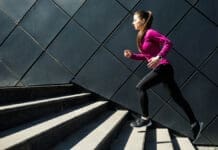 Víte kolik spálíte kcal chůzí nebo během do schodů?