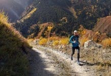 Klíč k úspěšnému tréninku na podzim je správné vrstvení běžeckého textilu (B+ premium)