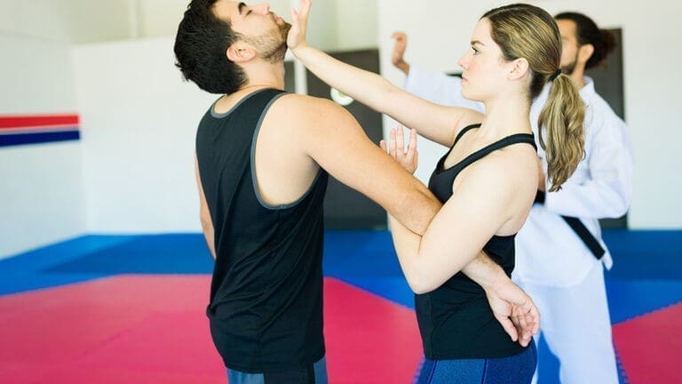 5 praktických sebeobranných technik pro běžce, které zvládnete: